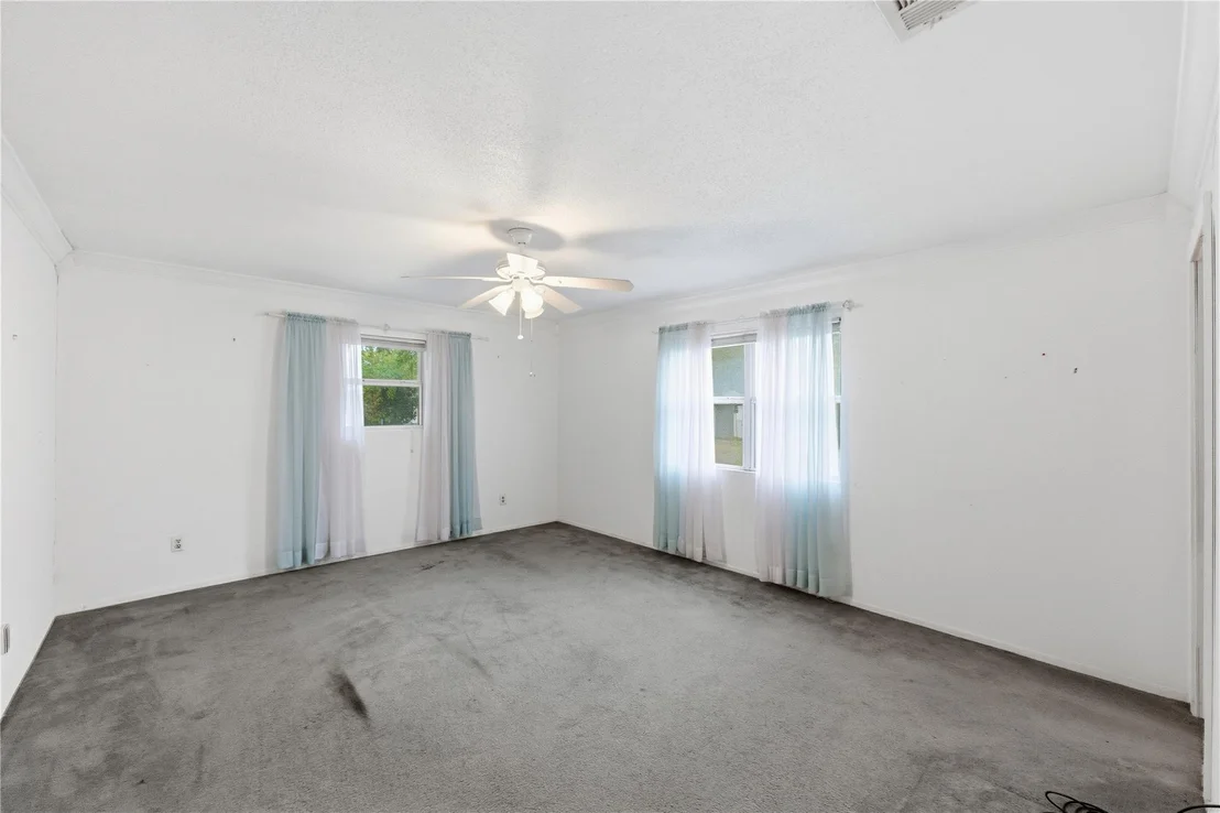 Photo of 207 W 17th ST
