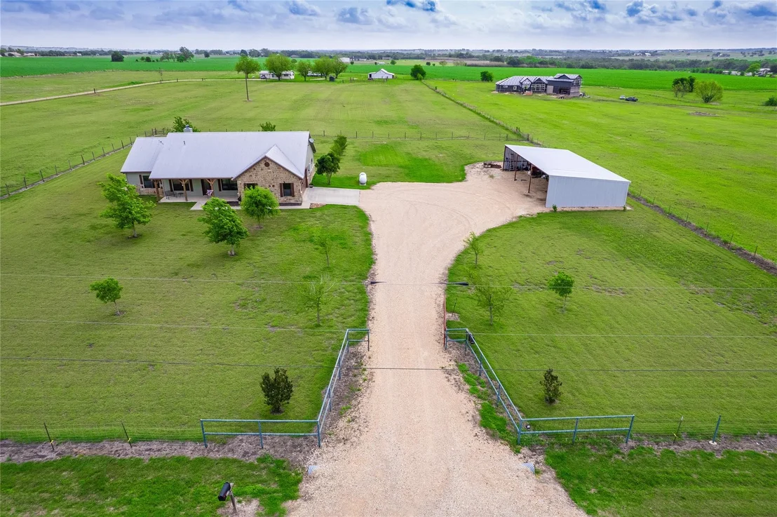 Photo of 851 & 877 County Road 455