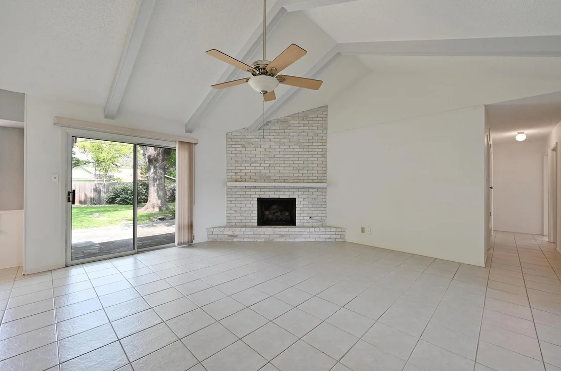 Photo of 2006 Southern Oaks DR