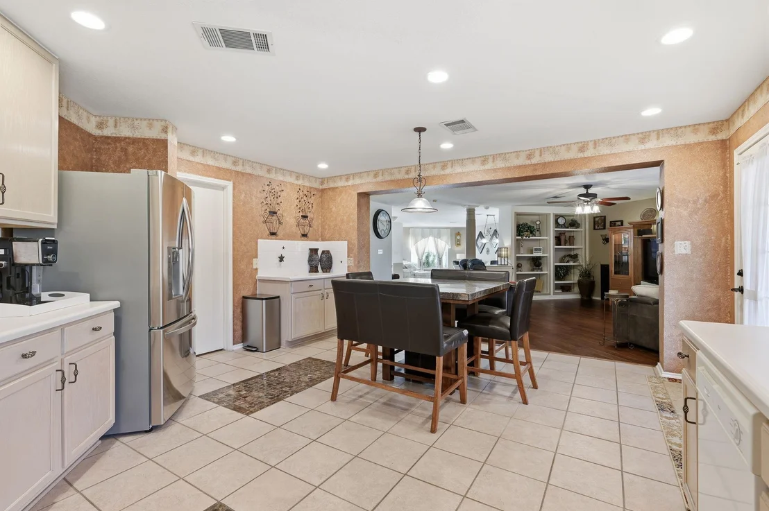 Photo of 903 E Olympic DR