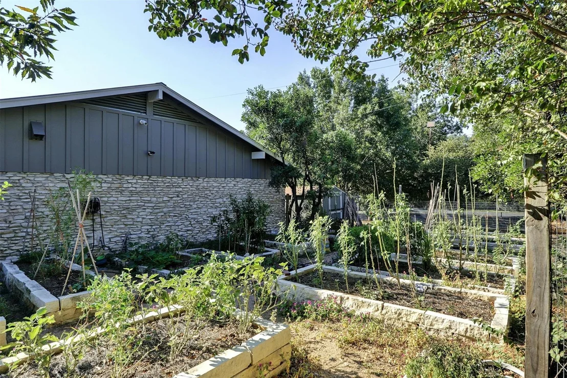 Photo of 6918 Vassar DR