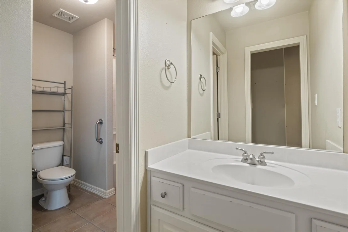 Photo of 1111 Hillridge DR