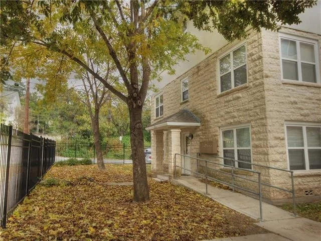 Photo of Unit 3 at 3011 Speedway ST