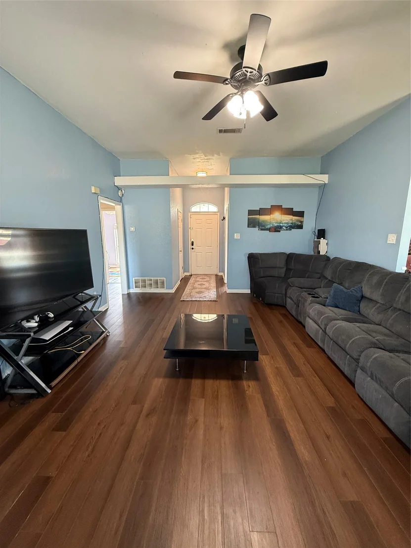 Photo of 907 Vernon DR