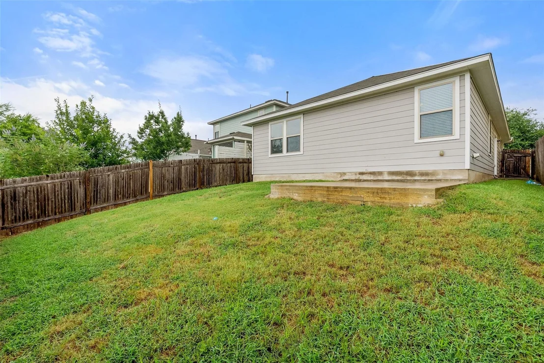 Photo of 557 Twisted Oaks LN
