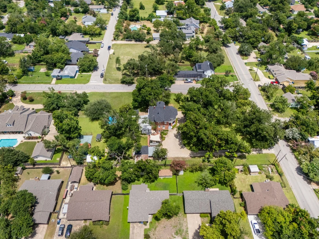 Photo of 1220 W Lake DR