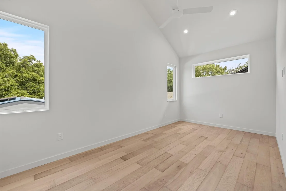 Photo of Unit 2 at 309 Franklin BLVD