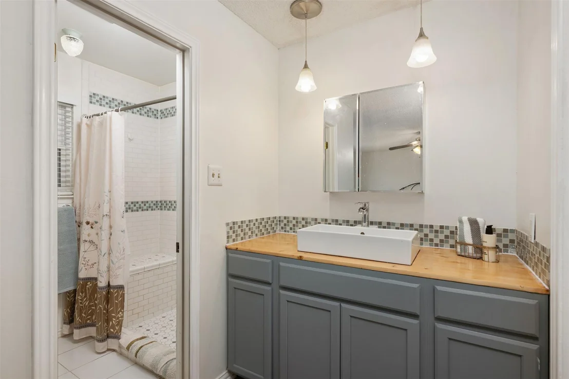 Photo of 1408 Doonesbury DR