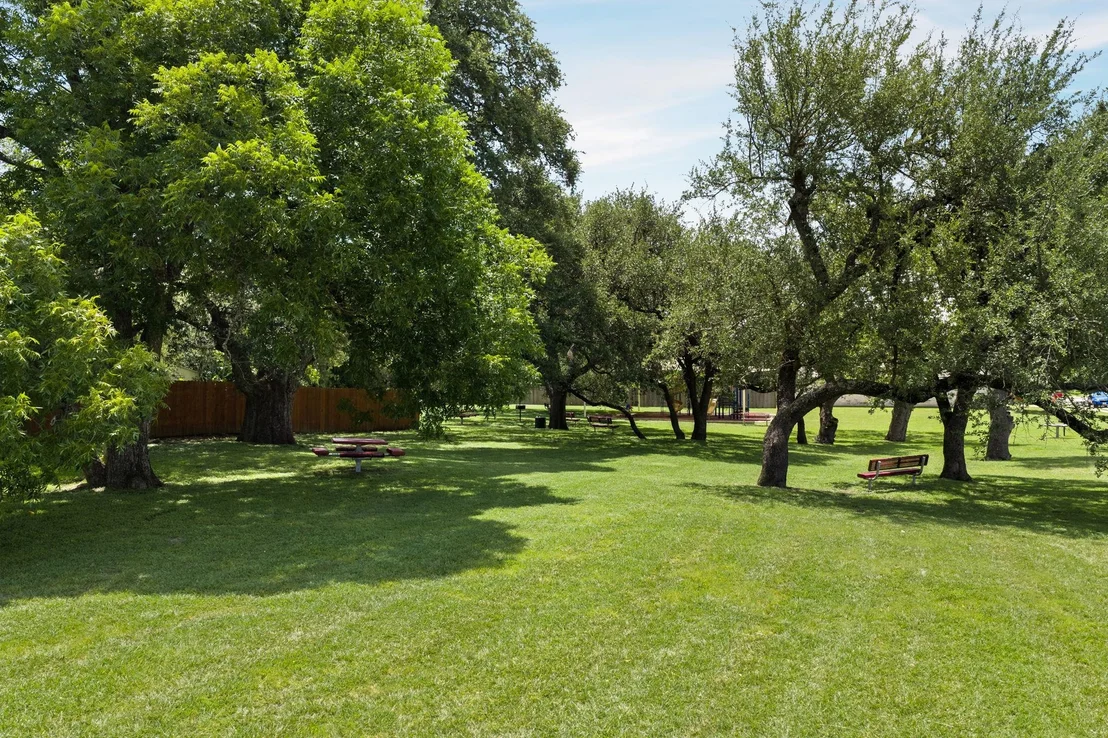 Photo of 810 Hilltop DR