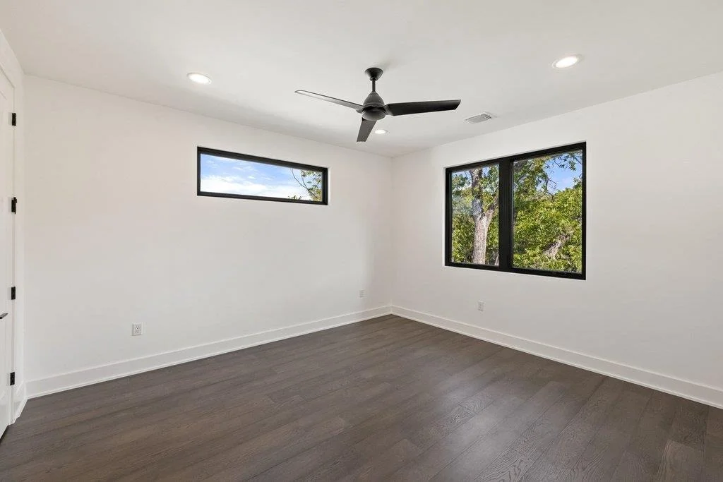 Photo of 6003 Grover Ave
