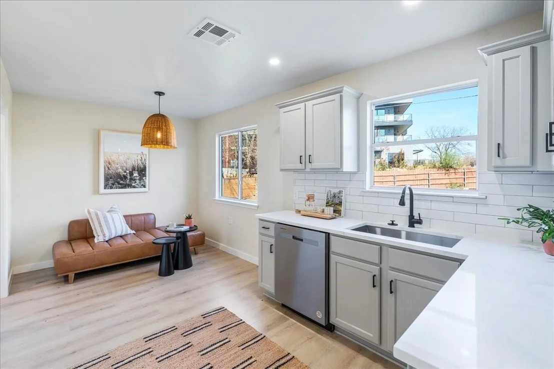 Photo of 606 Sheraton Ave