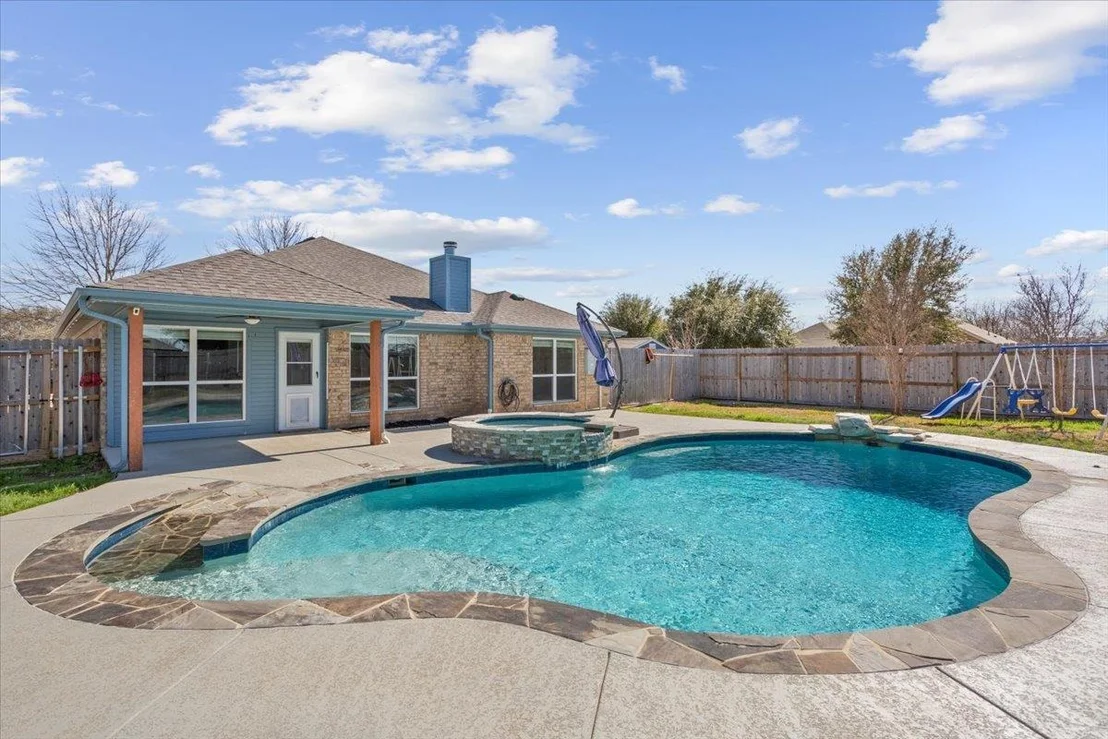 Photo of 5128 Duke DR