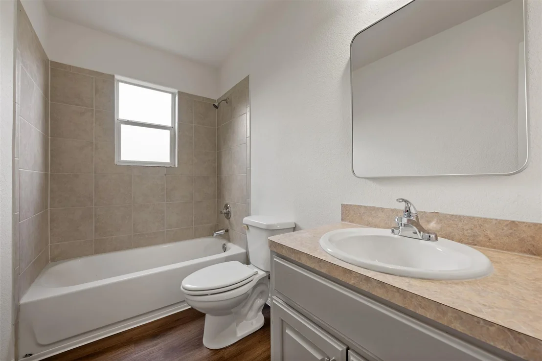 Photo of 104 Live Oak CIR