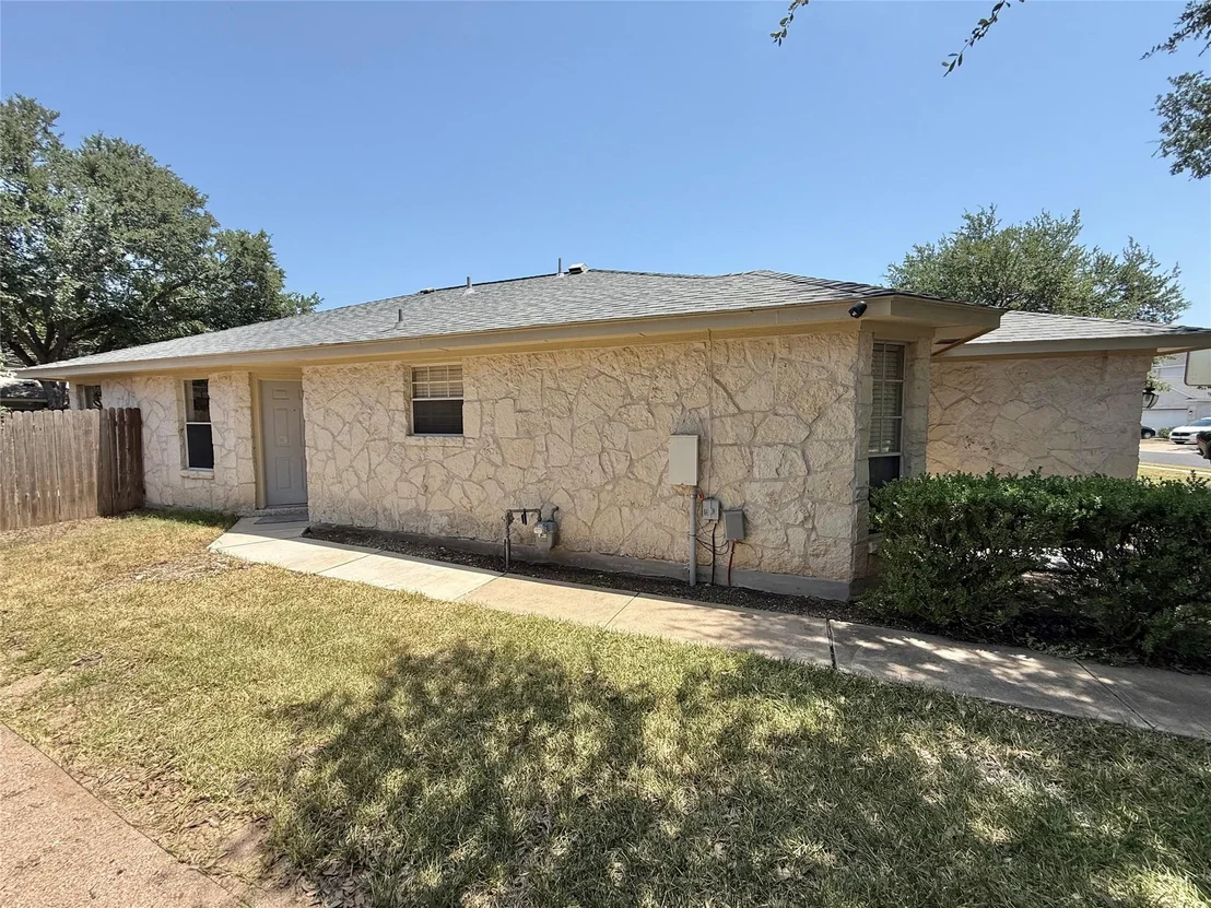 Photo of 809 Luke LN