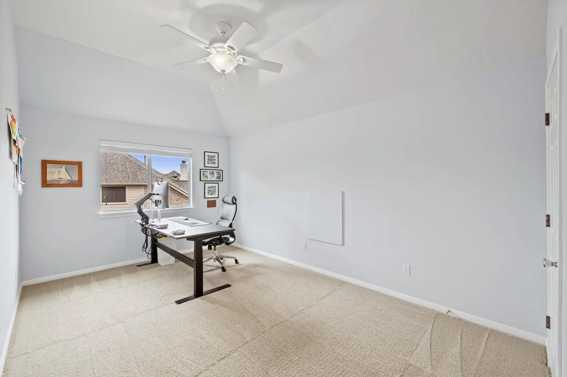 Photo of 136 Eaton LN