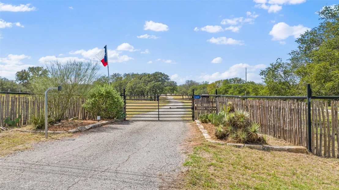 Photo of 2631 N US 281 Highway