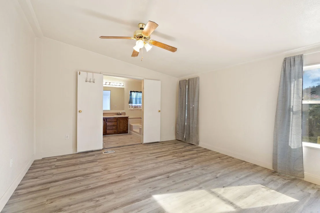 Photo of 502 E Pecan DR