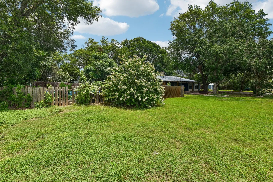 Photo of 1111 Silent Valley RD