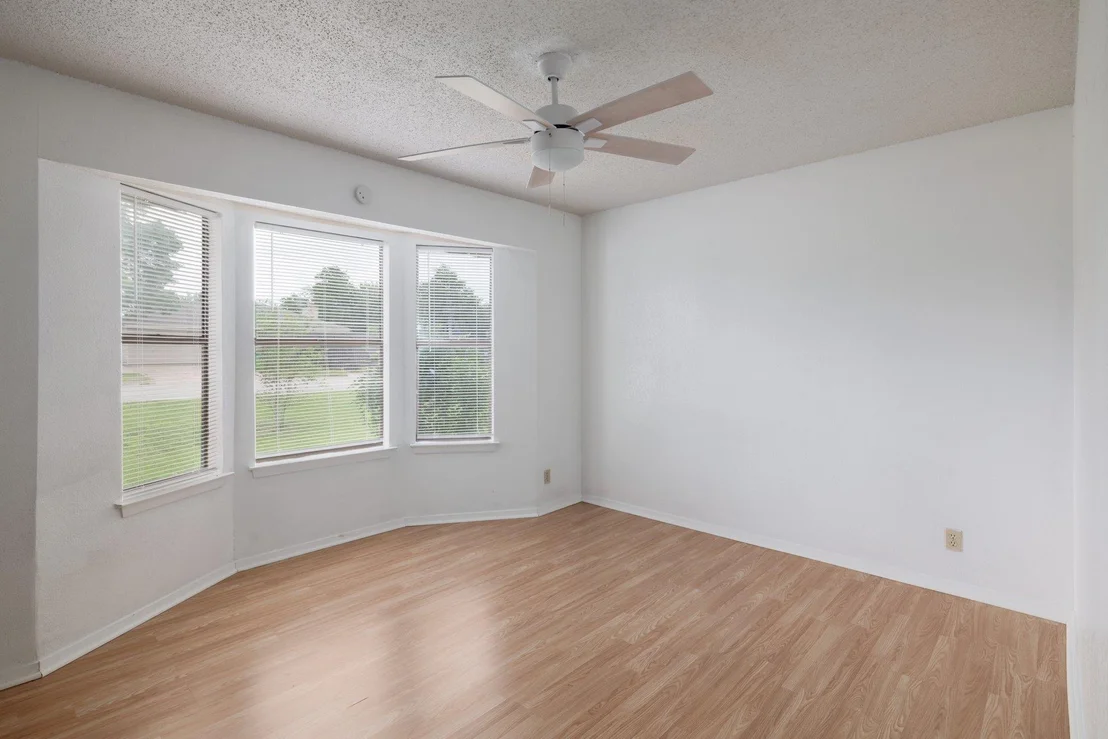 Photo of 405 Brookhollow DR
