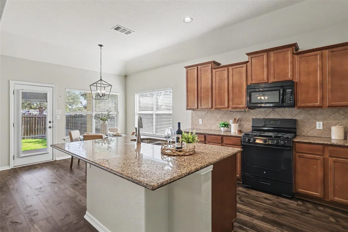 Photo of 903 Madrone DR