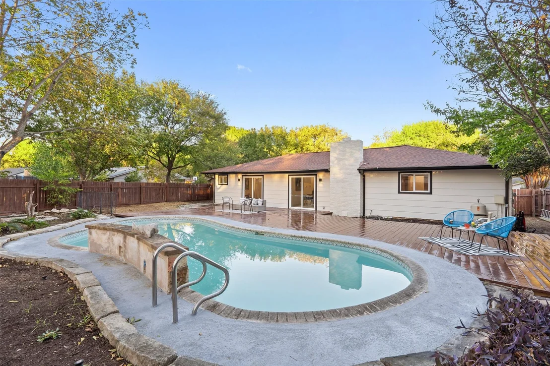 Photo of 9804 OAK HOLLOW DR