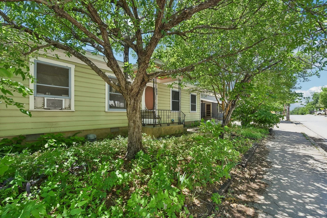 Photo of 5015 Ave G