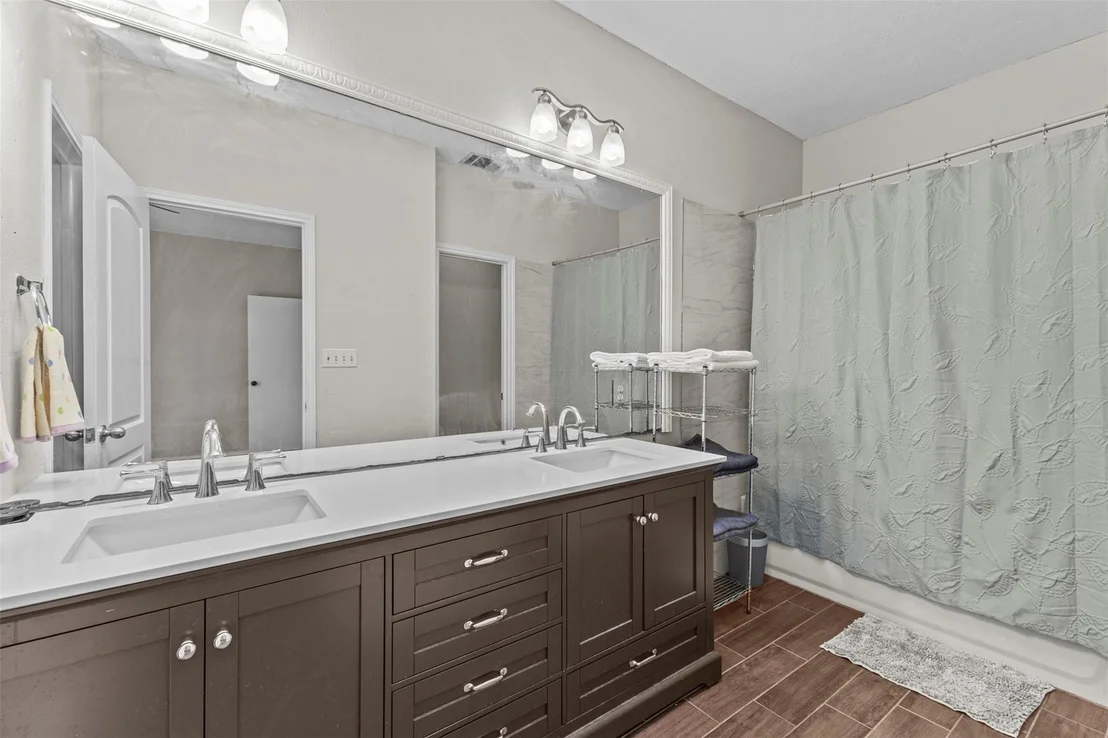 Photo of 16503 Edgemere DR