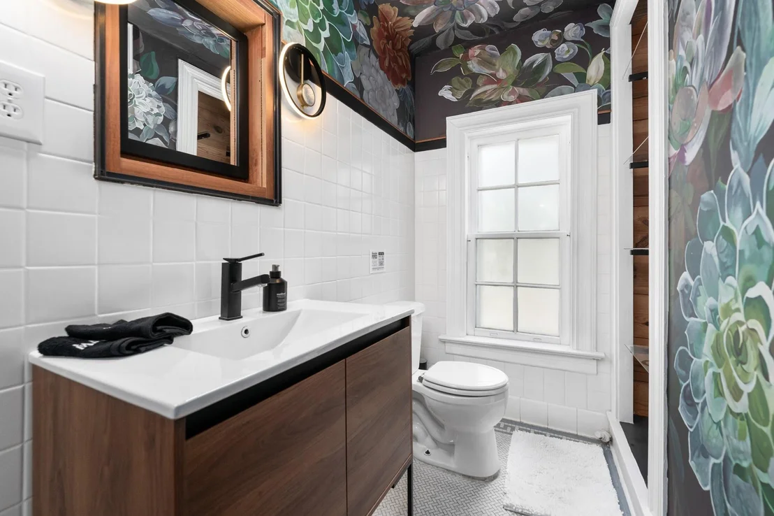 Photo of 445 N Wall ST