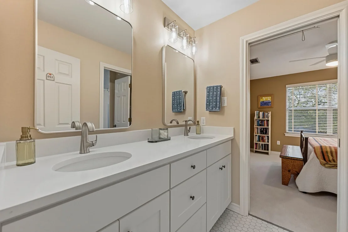 Photo of 604 Furlong DR