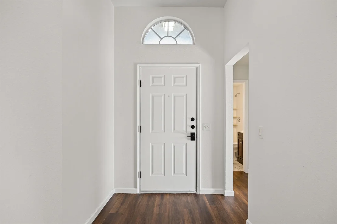 Photo of 904 Honeysuckle DR