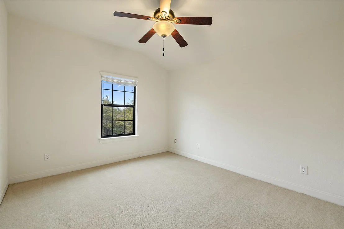 Photo of 107 Breakaway RD