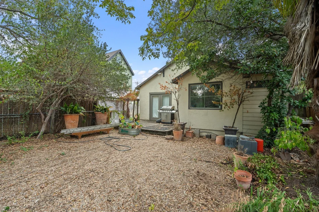 Photo of 820 Stark ST