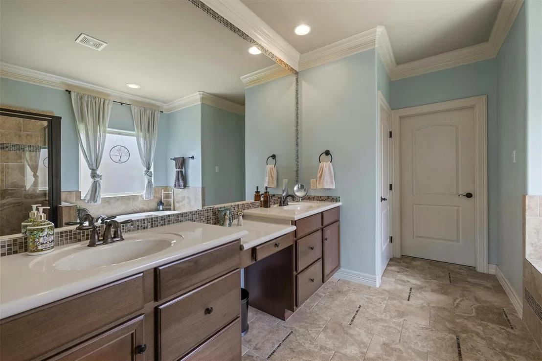 Photo of 212 Derek LN