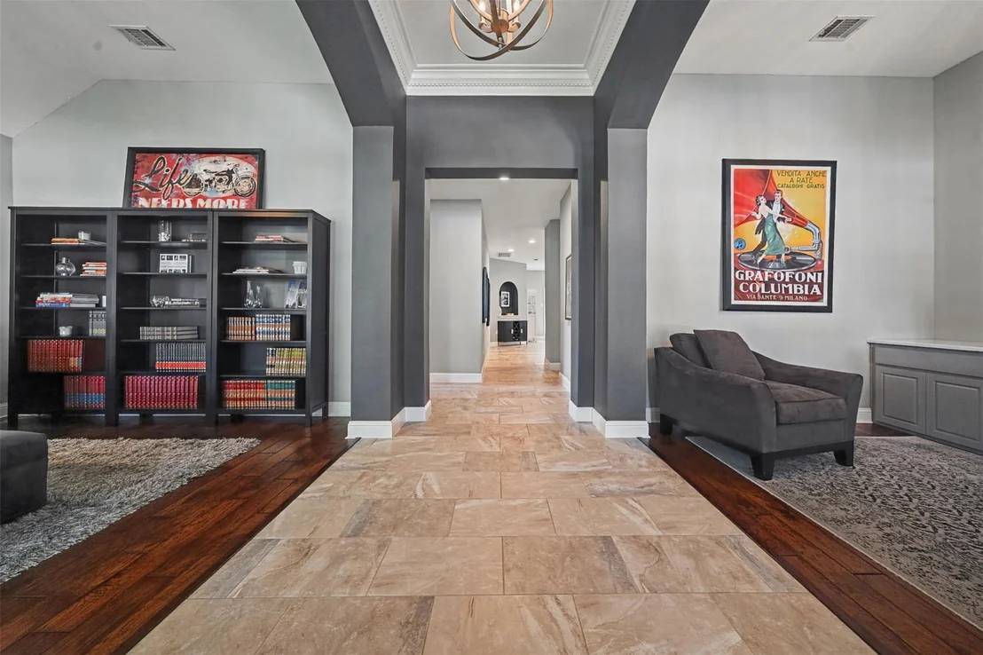 Photo of 1700 Clay LN