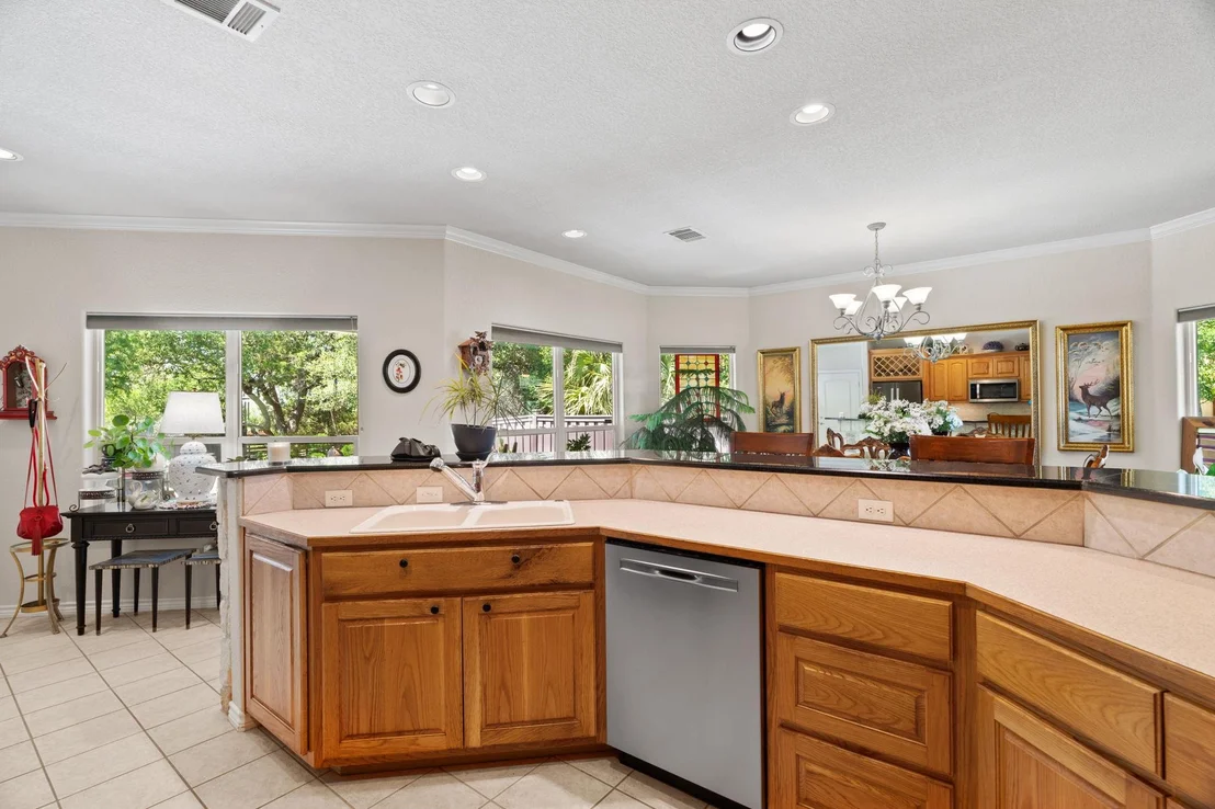 Photo of 813 Lacey Oak CIR