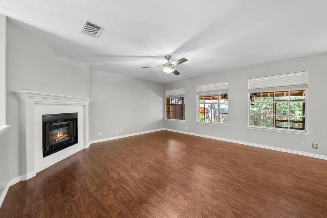 Photo of 2028 Desco DR