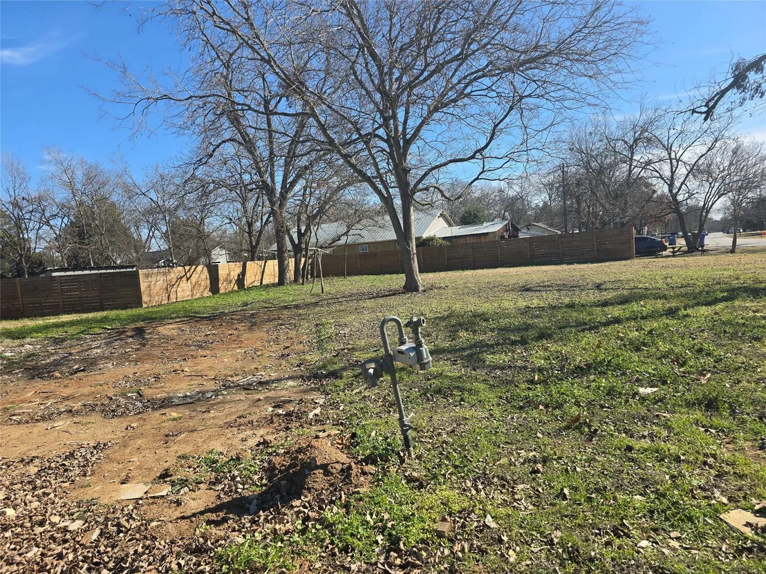 Photo of 305 Lexington RD
