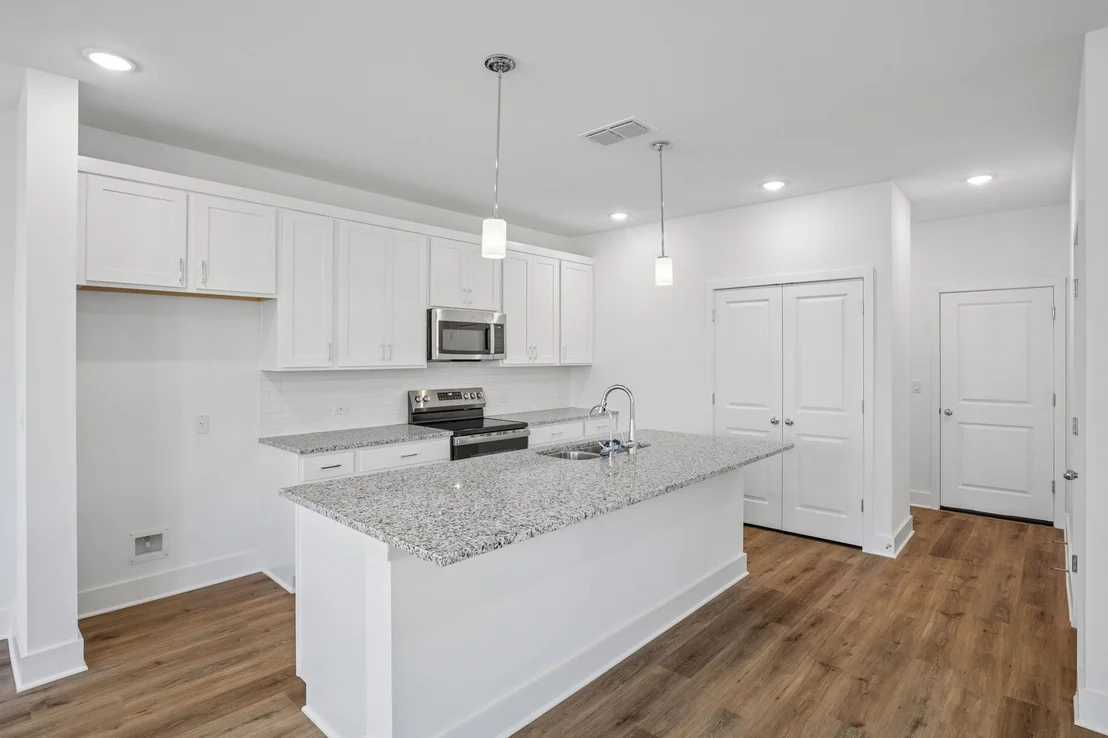Photo of 125 Maverick Ave
