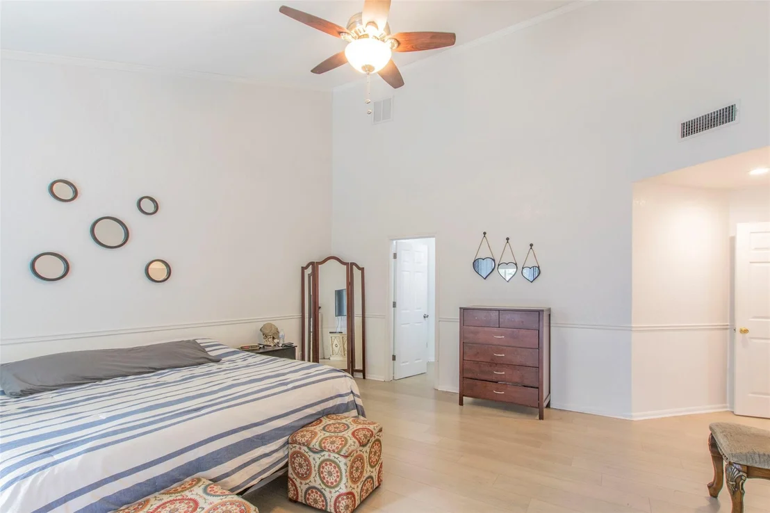 Photo of 2400 Braemar CV