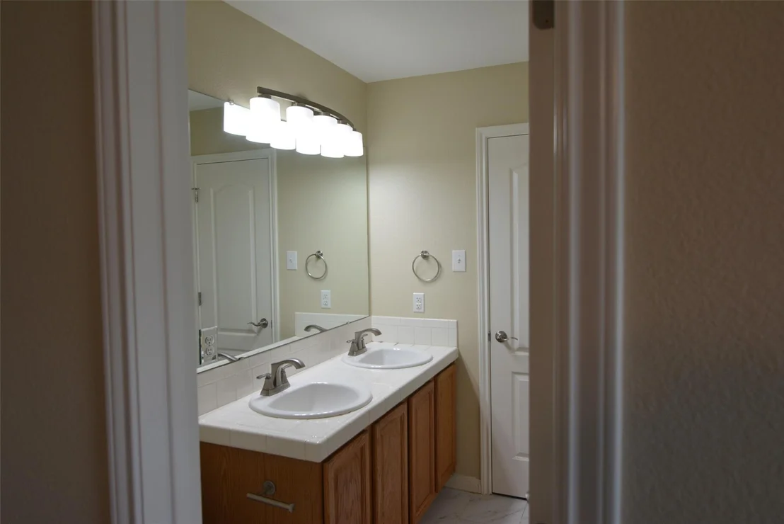 Photo of 2400 Nan LN