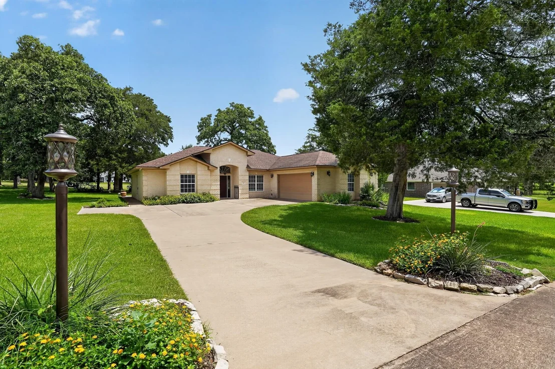 Photo of 410 Pinehurst DR