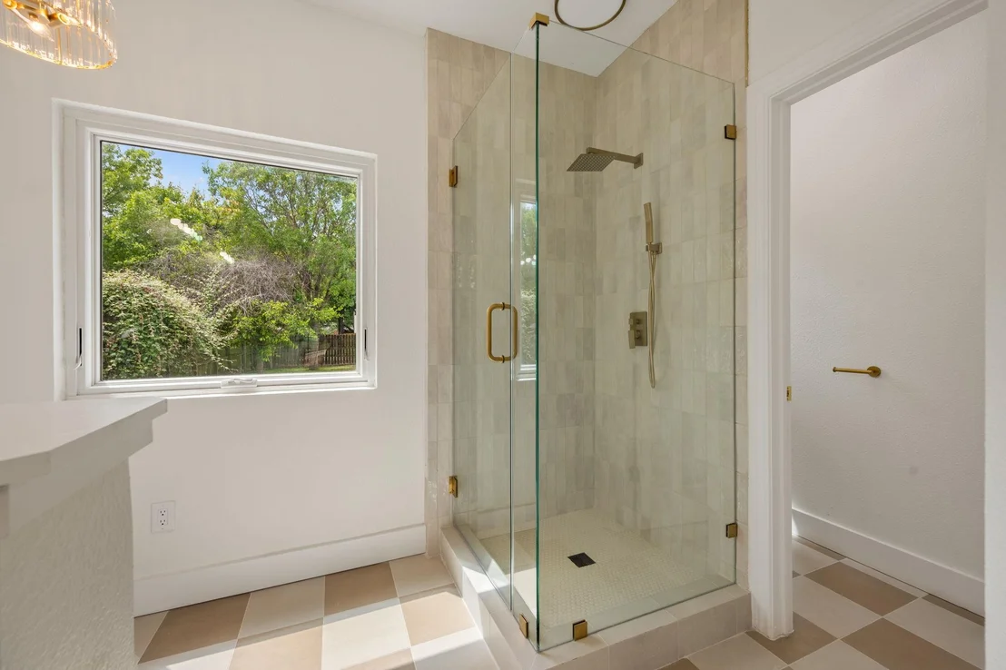 Photo of 1102 Twin Creek DR