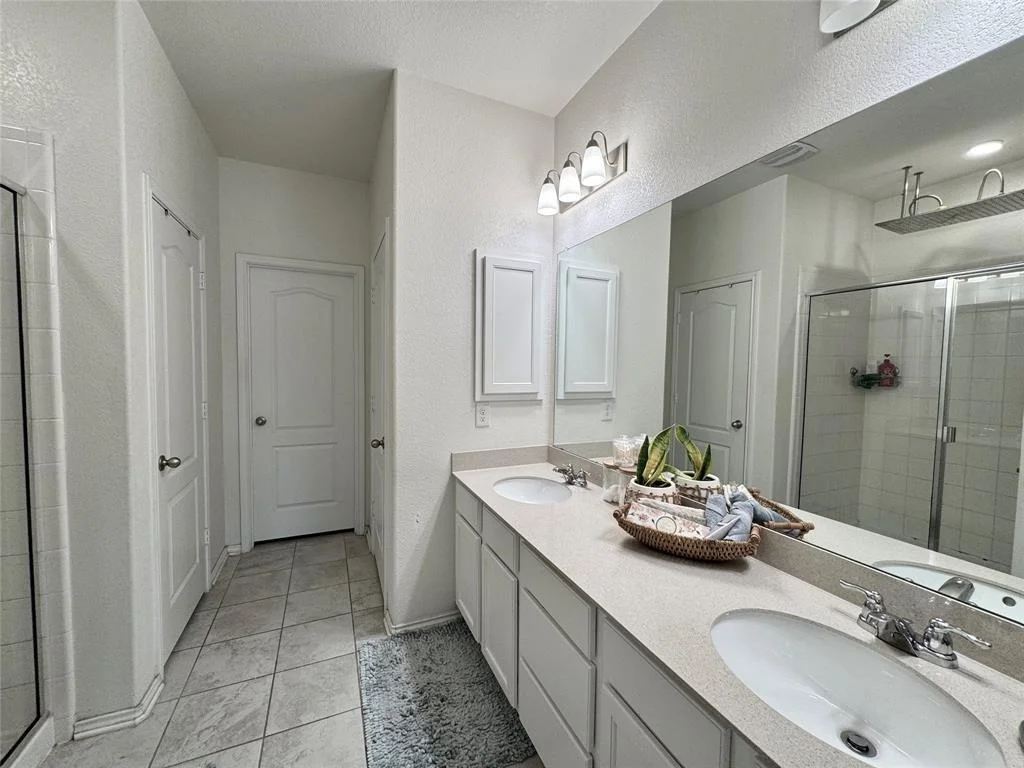 Photo of 1121 Arbor Acres LOOP