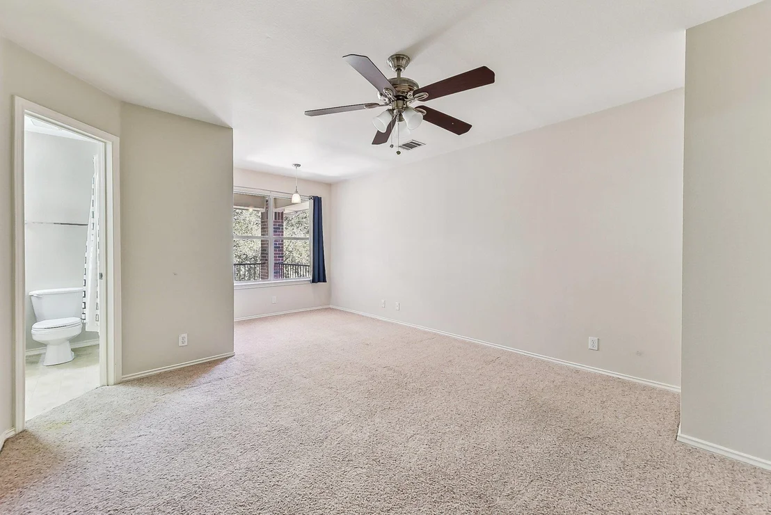 Photo of 3998 Lord Byron CIR