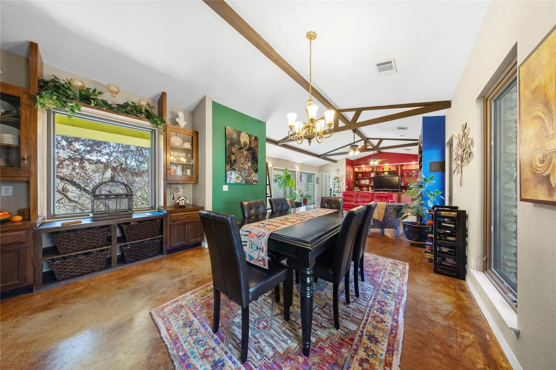 Photo of 305 Clear Springs RD