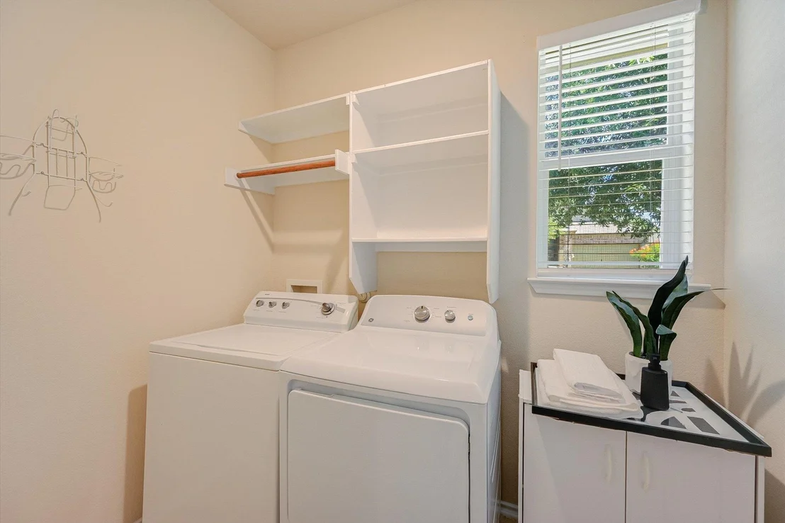 Photo of 1049 Sanders