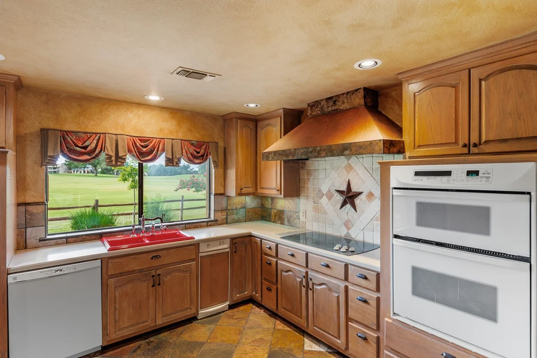 Photo of 2820 Aurora