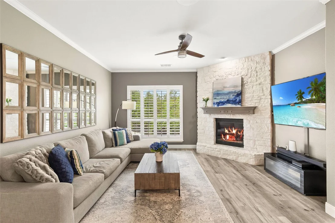 Photo of 291 Torrington DR