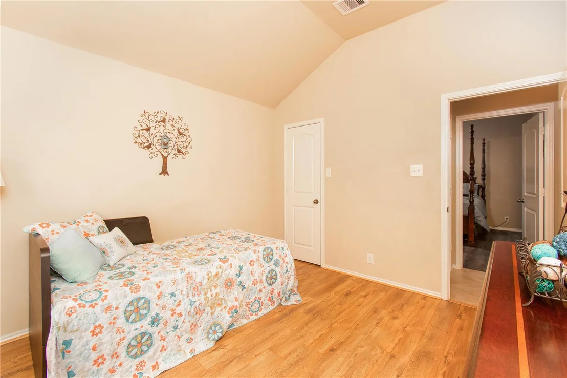 Photo of 947 Madrone DR