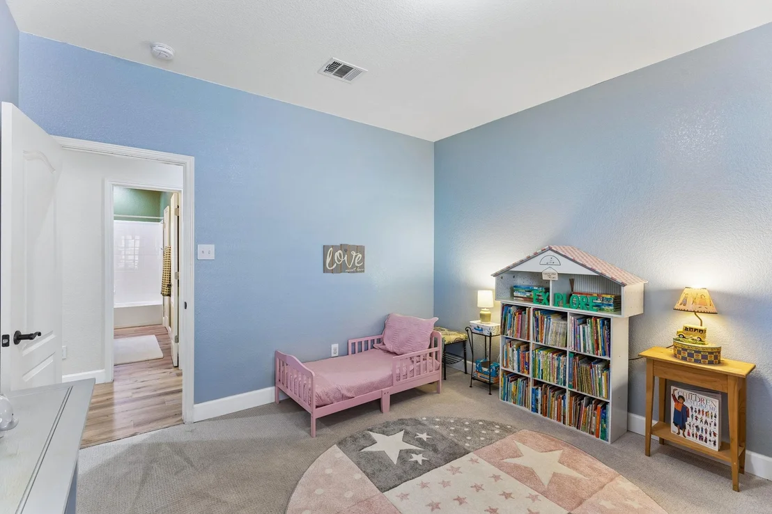 Photo of 309 Island Oak DR